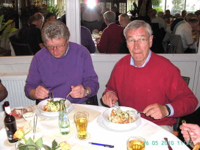 Mittwoch, 26. Mai 2010. Treffen im Hallerhof. 43 Kollegen un eine Kollegin.