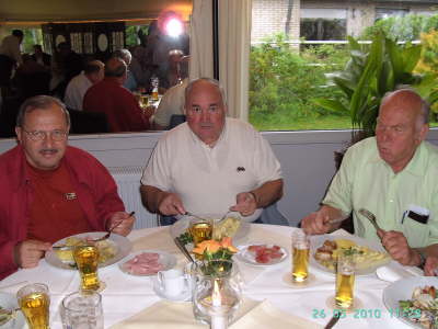 Mittwoch, 26. Mai 2010. Treffen im Hallerhof. 43 Kollegen un eine Kollegin.