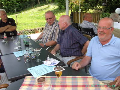 Mittwoch, 30.06.2010. 46 ehemalige Ford MA trafen sich im "H�ffer Hof".