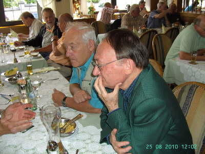 Mittwoch, 25.08.10. Treffen im "Heuser". 33 Kollegen waren anwesend.