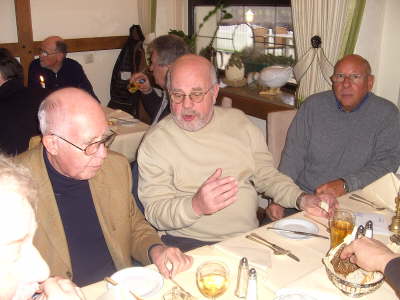 Mittwoch, 25.03.09. FEEPFK Treffen im Naafs-H�uschen. 1 Kollegin und 41 Kollegen waren da.