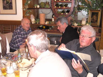 Mittwoch, 25.03.09. FEEPFK Treffen im Naafs-H�uschen. 1 Kollegin und 41 Kollegen waren da.