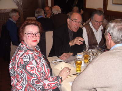 Mittwoch, 25.03.09. FEEPFK Treffen im Naafs-H�uschen. 1 Kollegin und 41 Kollegen waren da.