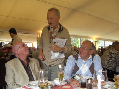 Mittwoch, 29.04.09. Eine Kollegin und 48 Kollegen trafen sich im Hallerhof in B-Oberau�en