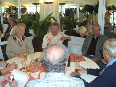 Mittwoch, 29.04.09. Eine Kollegin und 48 Kollegen trafen sich im Hallerhof in B-Oberau�en