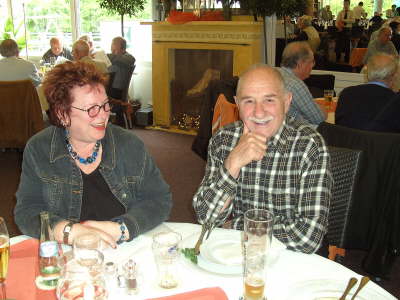 Mittwoch, 29.04.09. Eine Kollegin und 48 Kollegen trafen sich im Hallerhof in B-Oberau�en