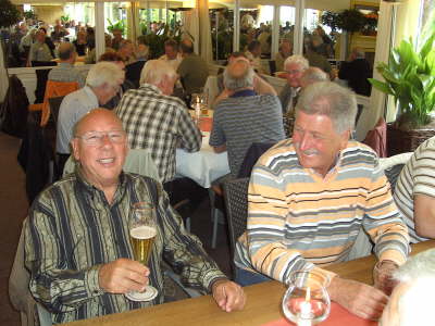 Mittwoch, 29.04.09. Eine Kollegin und 48 Kollegen trafen sich im Hallerhof in B-Oberau�en