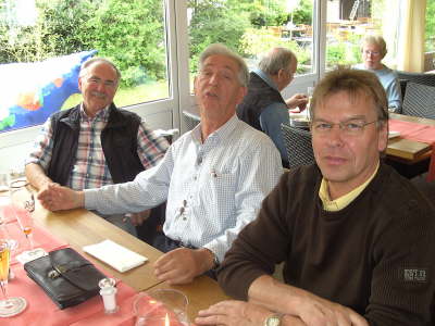 Mittwoch, 29.04.09. Eine Kollegin und 48 Kollegen trafen sich im Hallerhof in B-Oberau�en