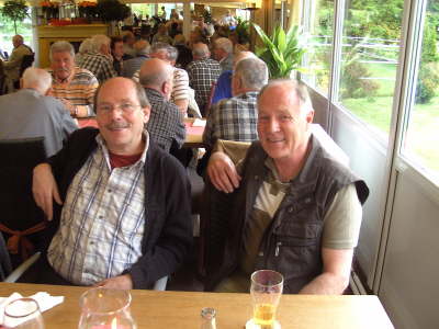 Mittwoch, 29.04.09. Eine Kollegin und 48 Kollegen trafen sich im Hallerhof in B-Oberau�en