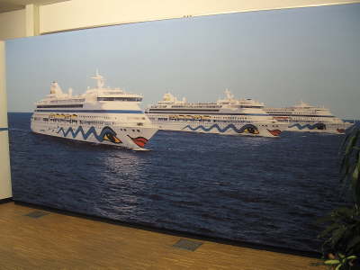 Mittwoch, 13. und Donnerstag, 14.05.09. Besuch der Meyer Werft in Papenburg, ADO Gardienenwerk, Emssperrwerk und Hafenrundfahrt.