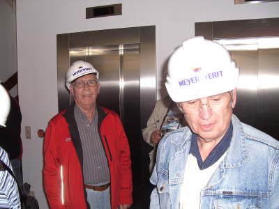 Mittwoch, 13. und Donnerstag, 14.05.09. Besuch der Meyer Werft in Papenburg, ADO Gardienenwerk, Emssperrwerk und Hafenrundfahrt.