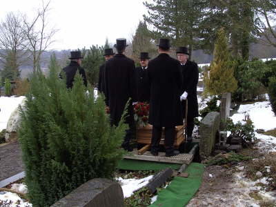 Freitag, 05.02.10. 40 ehemalige Ford Kollegen nahmen an der Beerdigung von Manfred Abts teil in Odenthal Selbach.