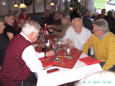 Mittwoch, 30.11.2011. 43 Kollegen trafen sich im "H�ffer Hof".