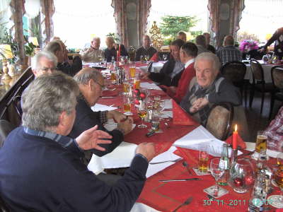 Mittwoch, 30.11.2011. 43 Kollegen trafen sich im "H�ffer Hof".