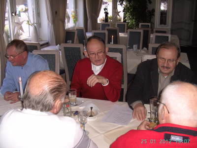 Mittwoch, 25.02.2012. Treffen im "Haus Pohle". 41 Kollegen. 4 Geburtstagsrunden