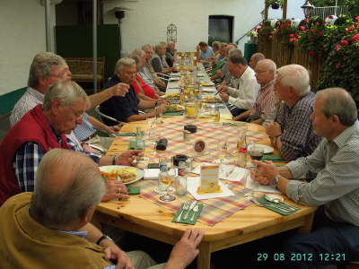 Mittwoch, 29.08.12. Treffen im H�ffer Hof. 30 Kollegen waren anwesend.
