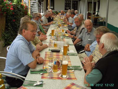 Mittwoch, 29.08.12. Treffen im H�ffer Hof. 30 Kollegen waren anwesend.