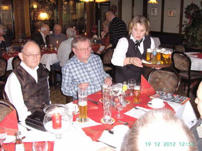 Mittwoch 19.12.2012. 34 Kollegen trafen sich im "H�ffer Hof".