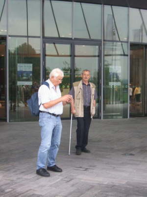 Dienstag, 7. August 2007. 28 Kollegen besuchten das Mercedes-Benz Museum in Bad Cannstadt.