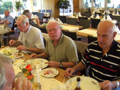 Mittwoch, 25.04.07. 47 Kollegen hatten sich im Hallerhof getroffen.