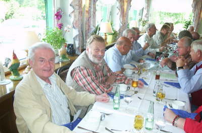 Mittwoch, 27.06.07. 44 Kollegen und 1 Kollegin trafen sich im "H�ffer Hof"