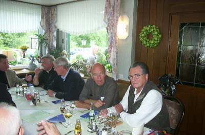 Mittwoch, 27.06.07. 44 Kollegen und 1 Kollegin trafen sich im "H�ffer Hof"