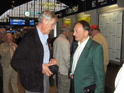 Dienstag, 7. August 2007. 28 Kollegen besuchten das Mercedes-Benz Museum in Bad Cannstadt.