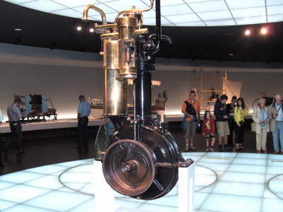 Dienstag, 7. August 2007. 28 Kollegen besuchten das Mercedes-Benz Museum in Bad Cannstadt.