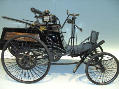 Dienstag, 7. August 2007. 28 Kollegen besuchten das Mercedes-Benz Museum in Bad Cannstadt.